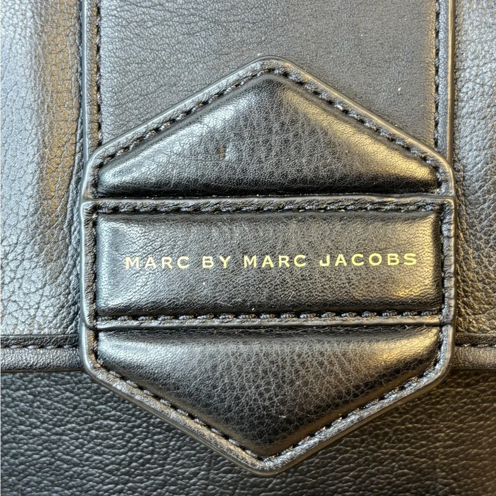 Marc by Marc Jacobs‎ Black Pebbled Leather Crossbody Bag Gold Logo Patch
